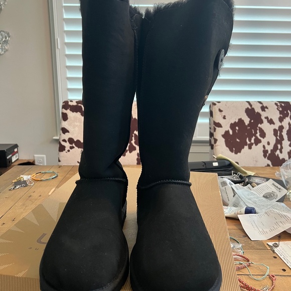 New with box UGG Bailey Button Triplet black suede boots size 9 - Picture 1 of 6